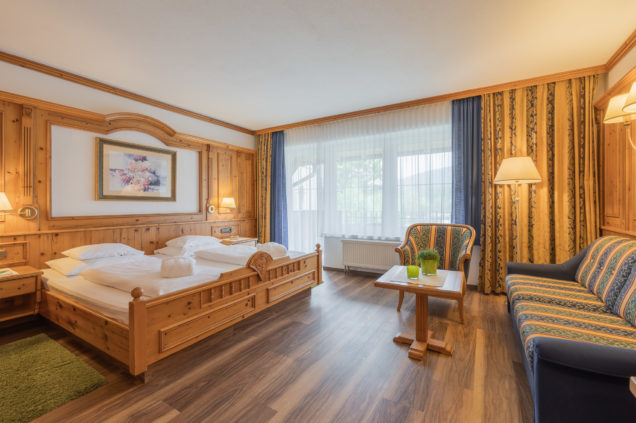 doppelzimmer-de-luxe-wellnesshotel-schoenruh-seefeld-tirol-innenaufnahmen-1422-dj