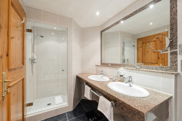 doppelzimmer-de-luxe-wellnesshotel-schoenruh-seefeld-tirol-innenaufnahmen-1470-dj