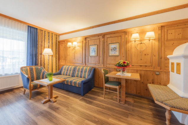 doppelzimmer-de-luxe-wellnesshotel-schoenruh-seefeld-tirol-innenaufnahmen-1474-dj