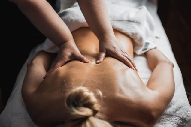 ganzkoerpermassage-massage-wellnesshotel-schoenruh-seefeld-0810-dj
