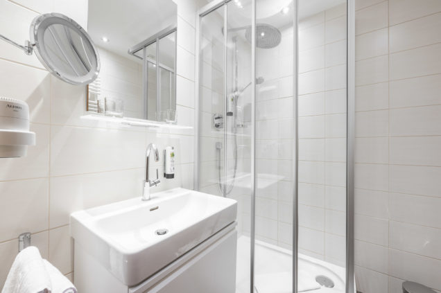 doppelzimmer-tirol-balkon-wellnesshotel-schoenruh-seefeld-tirol-innenaufnahmen-1706-dj