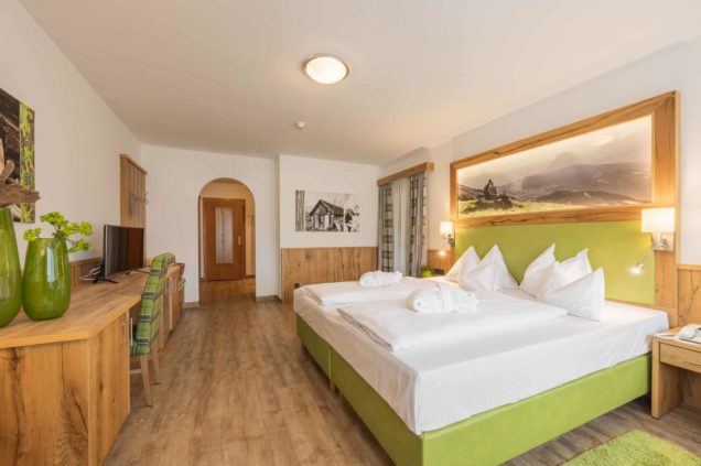 doppelzimmer-tirol-wellnesshotel-schoenruh-seefeld-tirol-innenaufnahmen-1726-dj
