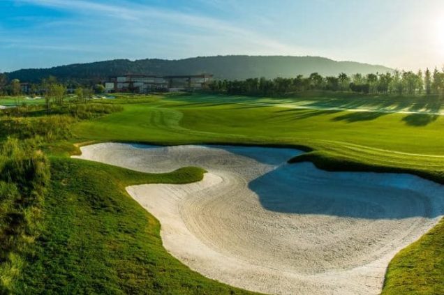 Golfplatz und Golfkurs in den Alpen