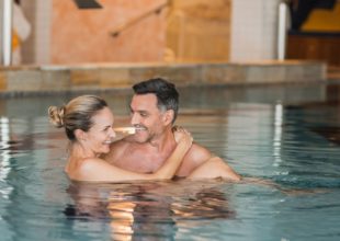 hallenbad-wellnesshotel-schoenruh-pool-1286-dj