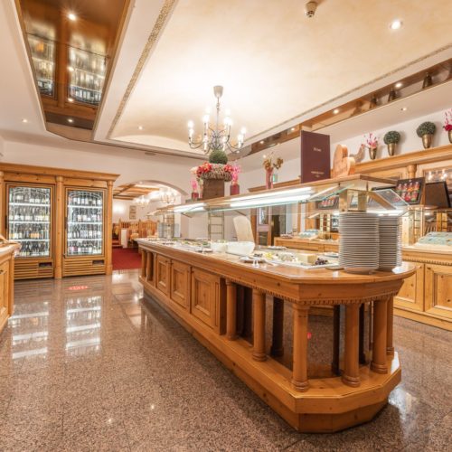 fruehstuecks-buffet-speisesaal-hotel-seefeld-tirol-7117-dj