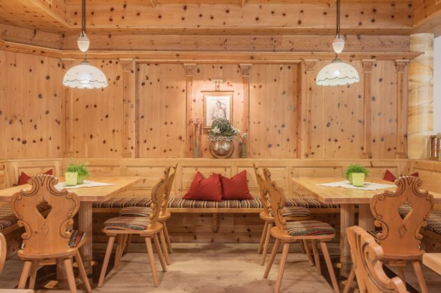 stube-hotelbar-wellnesshotel-schoenruh-seefeld-tirol-7357-dj