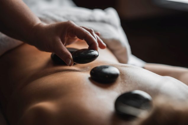 wellness-beauty-hot-stone-massage-wellnesshotel-schoenruh-0850-dj