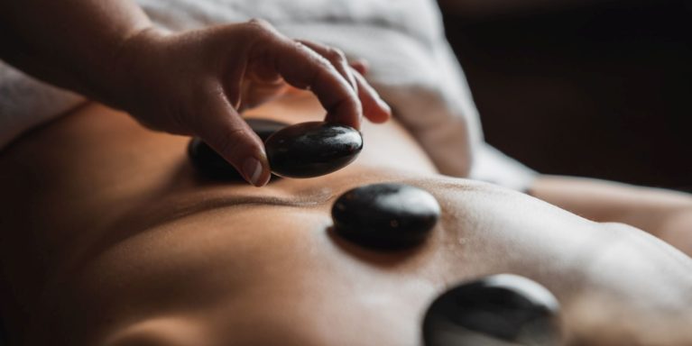 wellness-beauty-hot-stone-massage-wellnesshotel-schoenruh-0850-dj