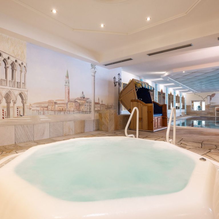 whirlpool-hallenbad-wellnesshotel-schoenruh-seefeld-tirol-7336-dj