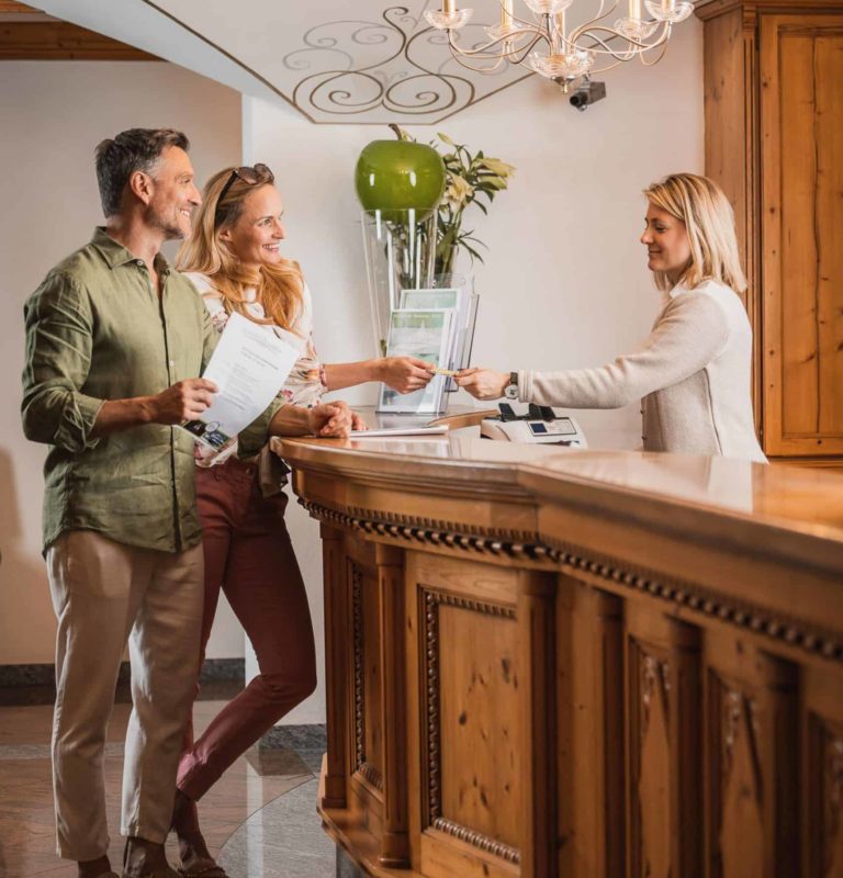 check-in-wellnesshotel-schoenruh-0985-dj